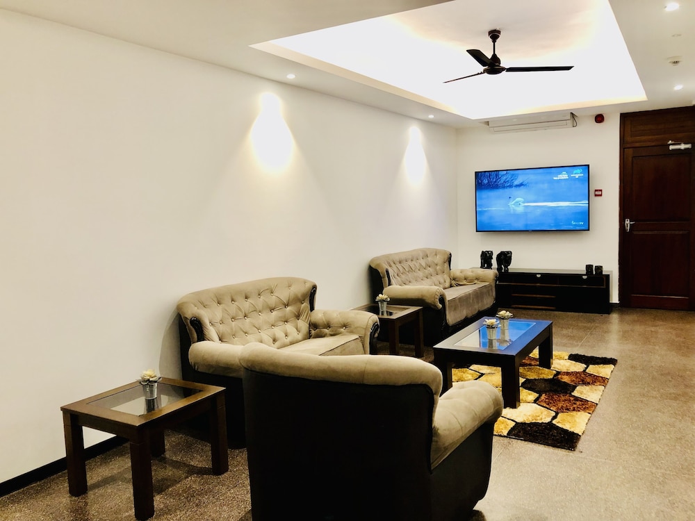 tropic inn mount lavinia