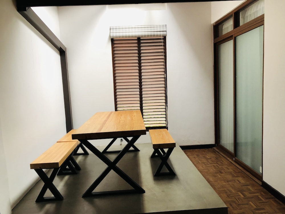 tropic inn mount lavinia