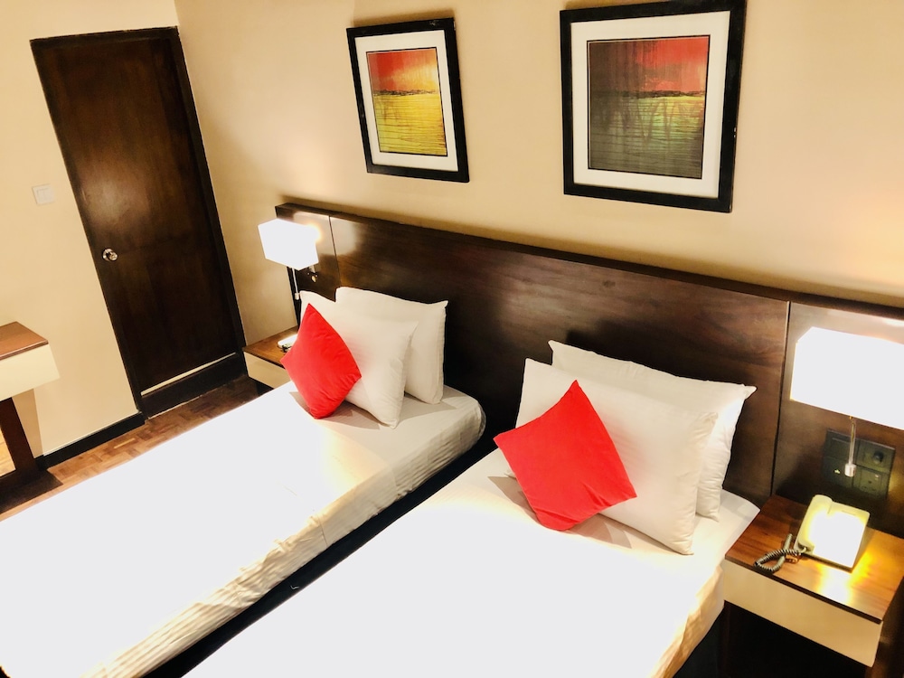 tropic inn mount lavinia