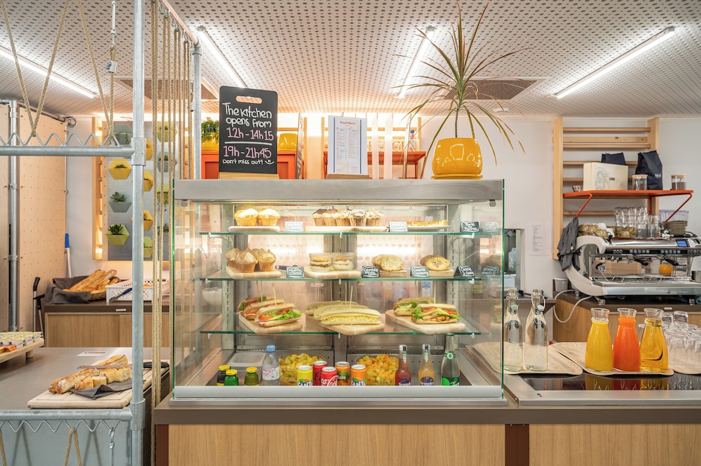 ucpa sport station hostel paris