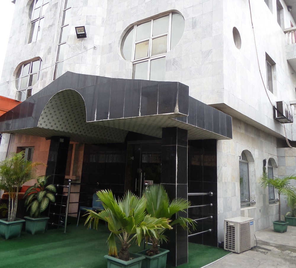 downtown royal hotel