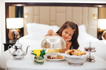 radisson blu hotel dubai deira creek