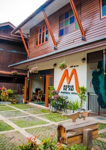 medio de pai hotel