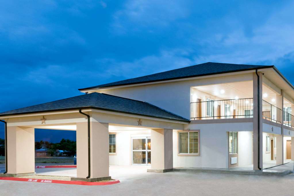 super 8 by wyndham colorado city