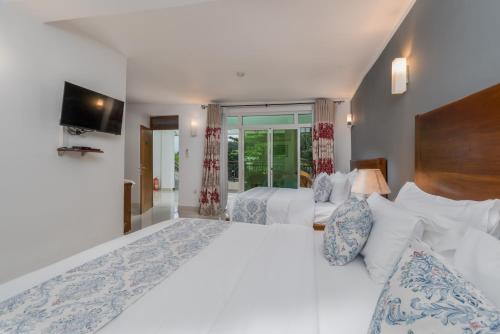 hotel travellers nest