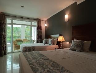 hotel travellers nest