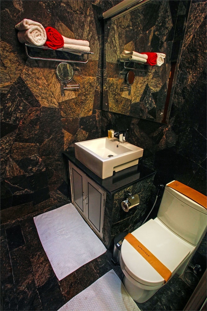 hotel travellers nest