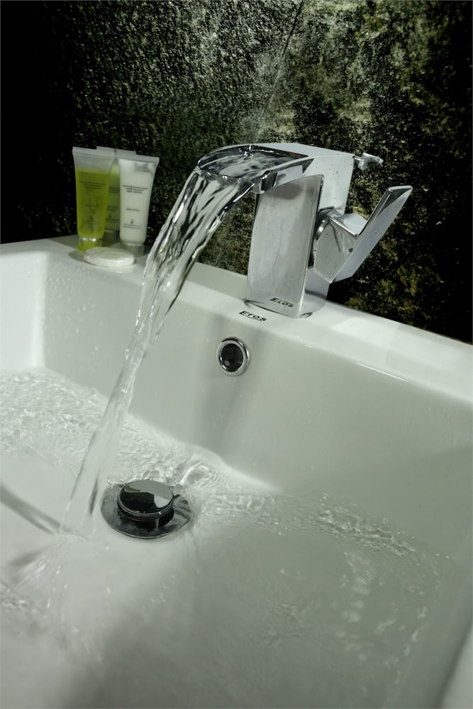 hotel travellers nest