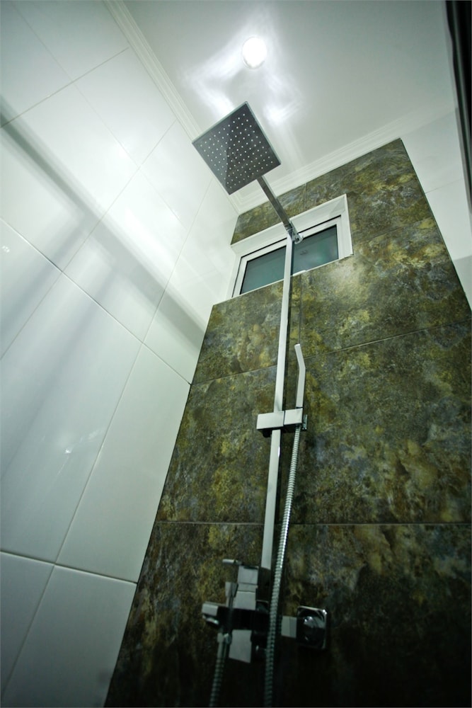 hotel travellers nest