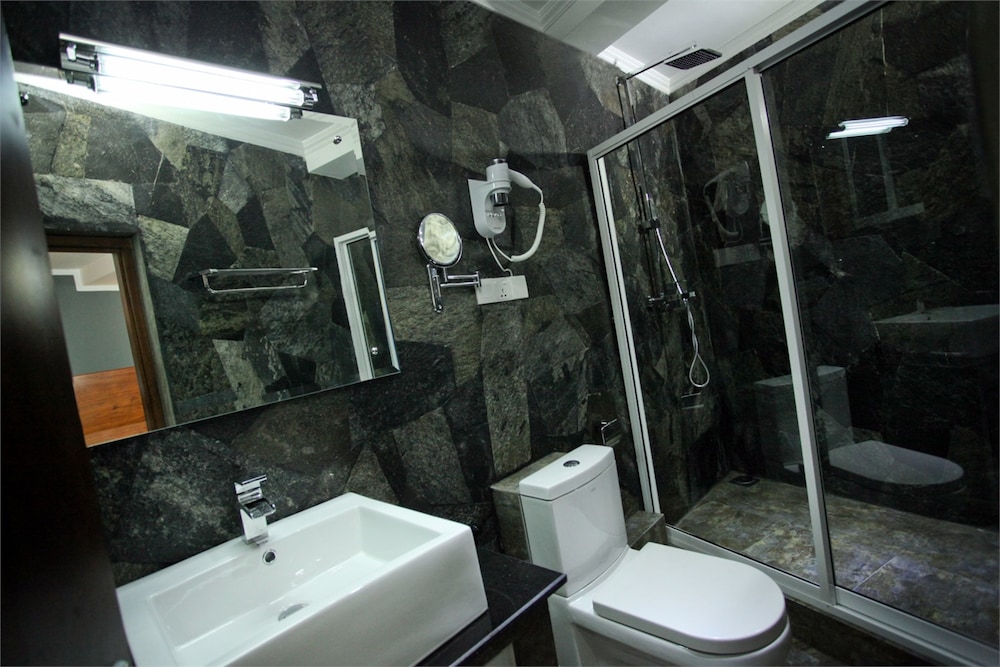 hotel travellers nest