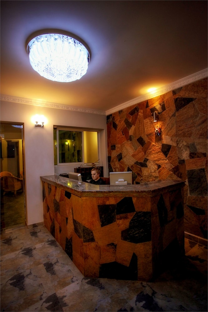 hotel travellers nest