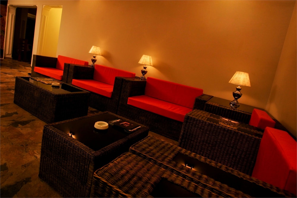 hotel travellers nest