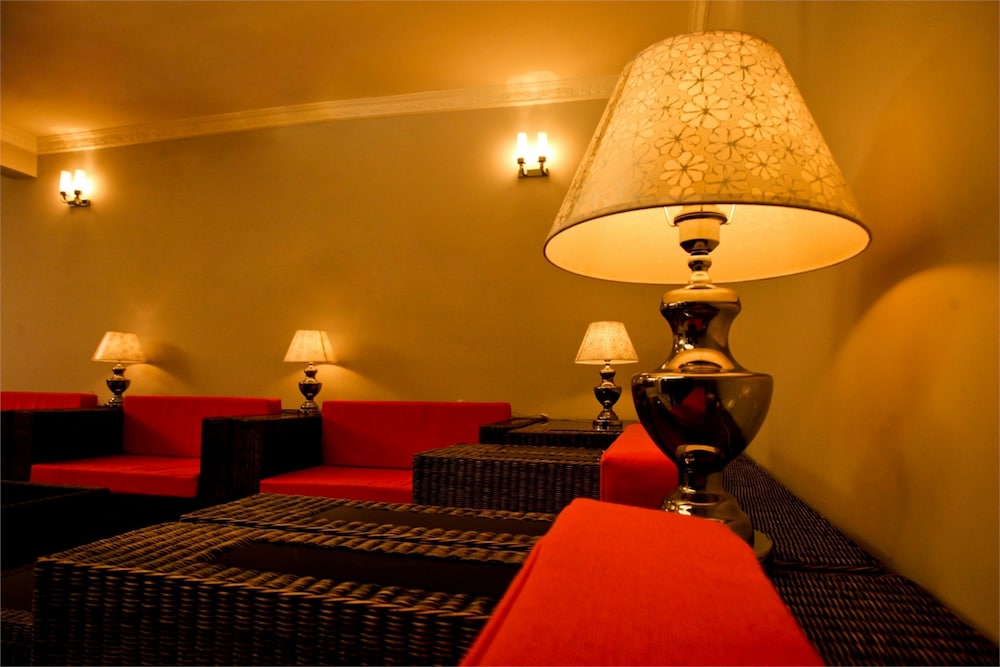 hotel travellers nest