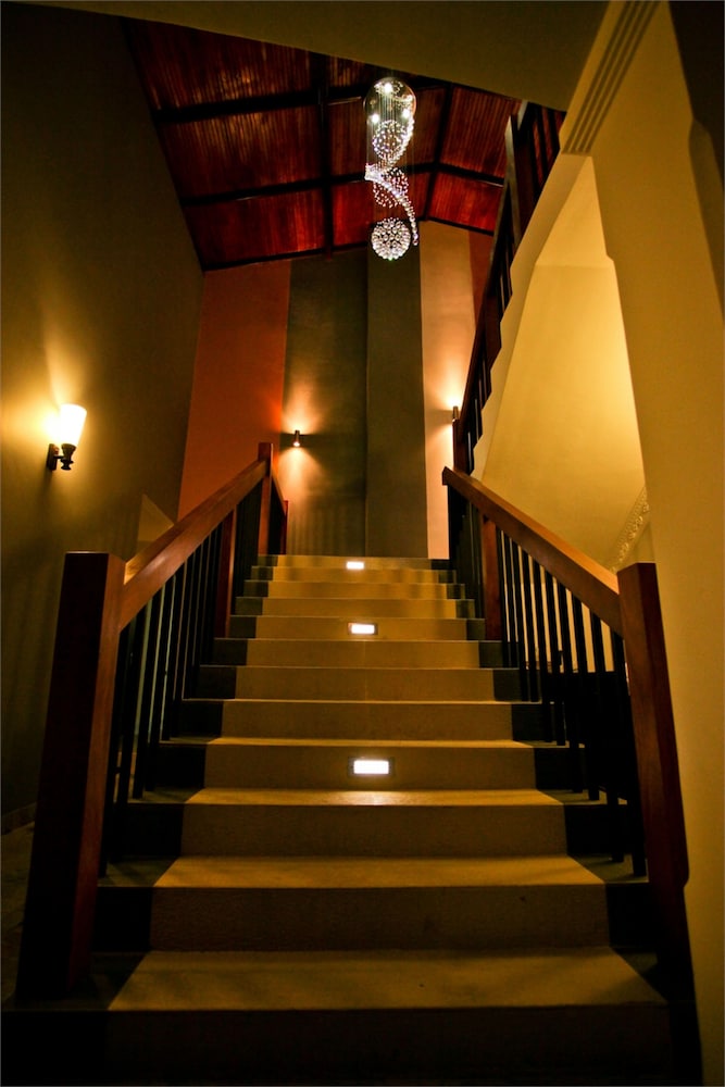 hotel travellers nest