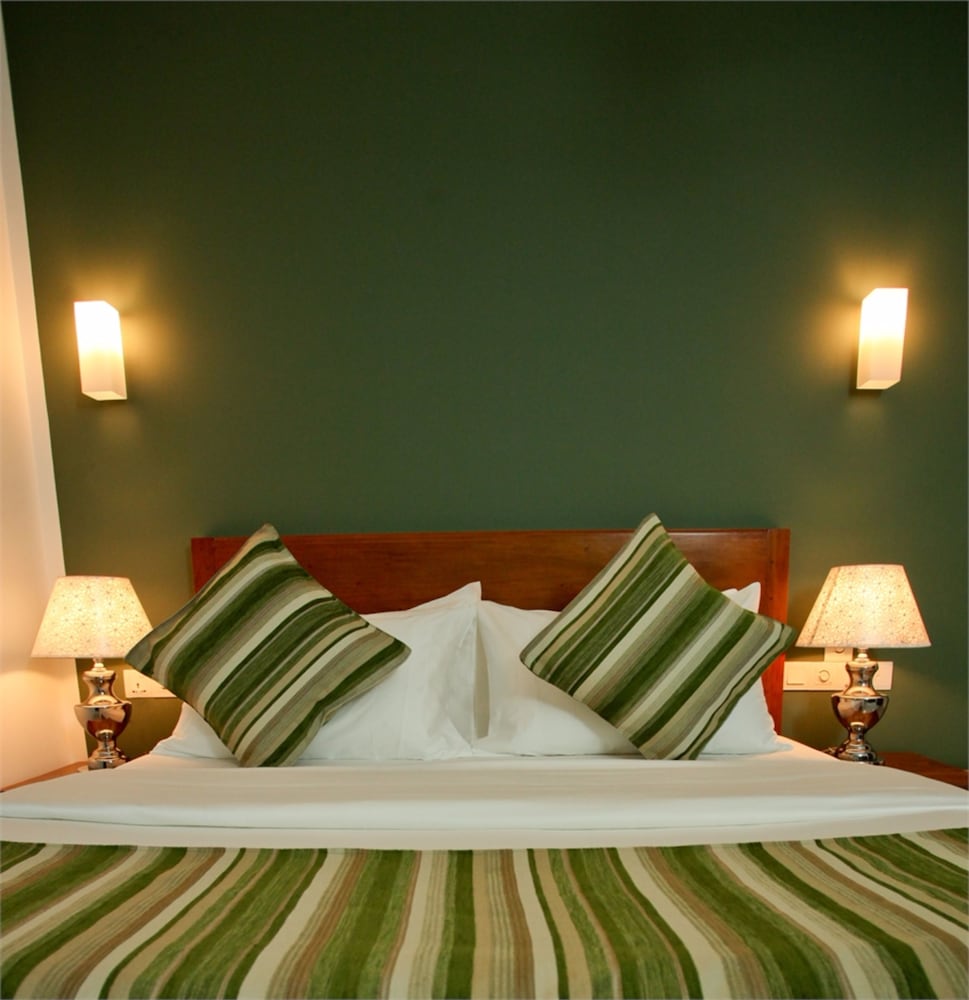 hotel travellers nest