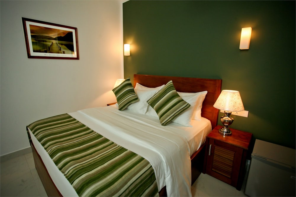 hotel travellers nest