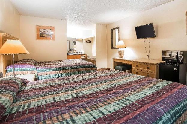 econo lodge inn and suites