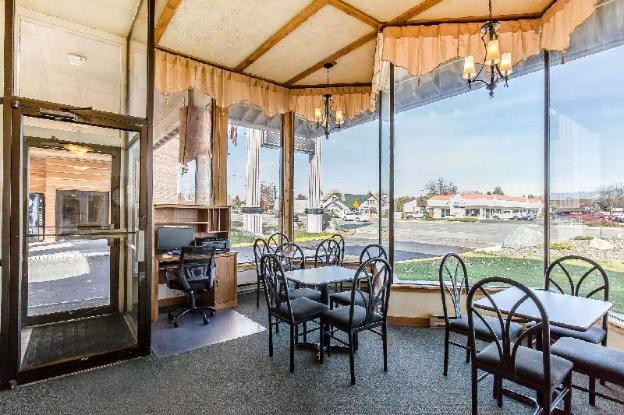 econo lodge inn and suites