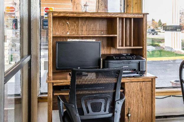econo lodge inn and suites
