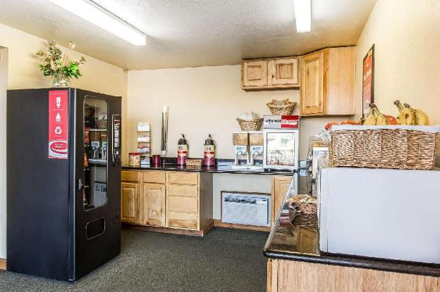 econo lodge inn and suites