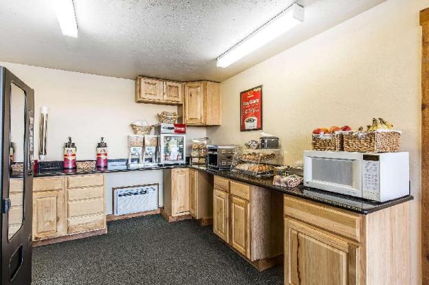 econo lodge inn and suites