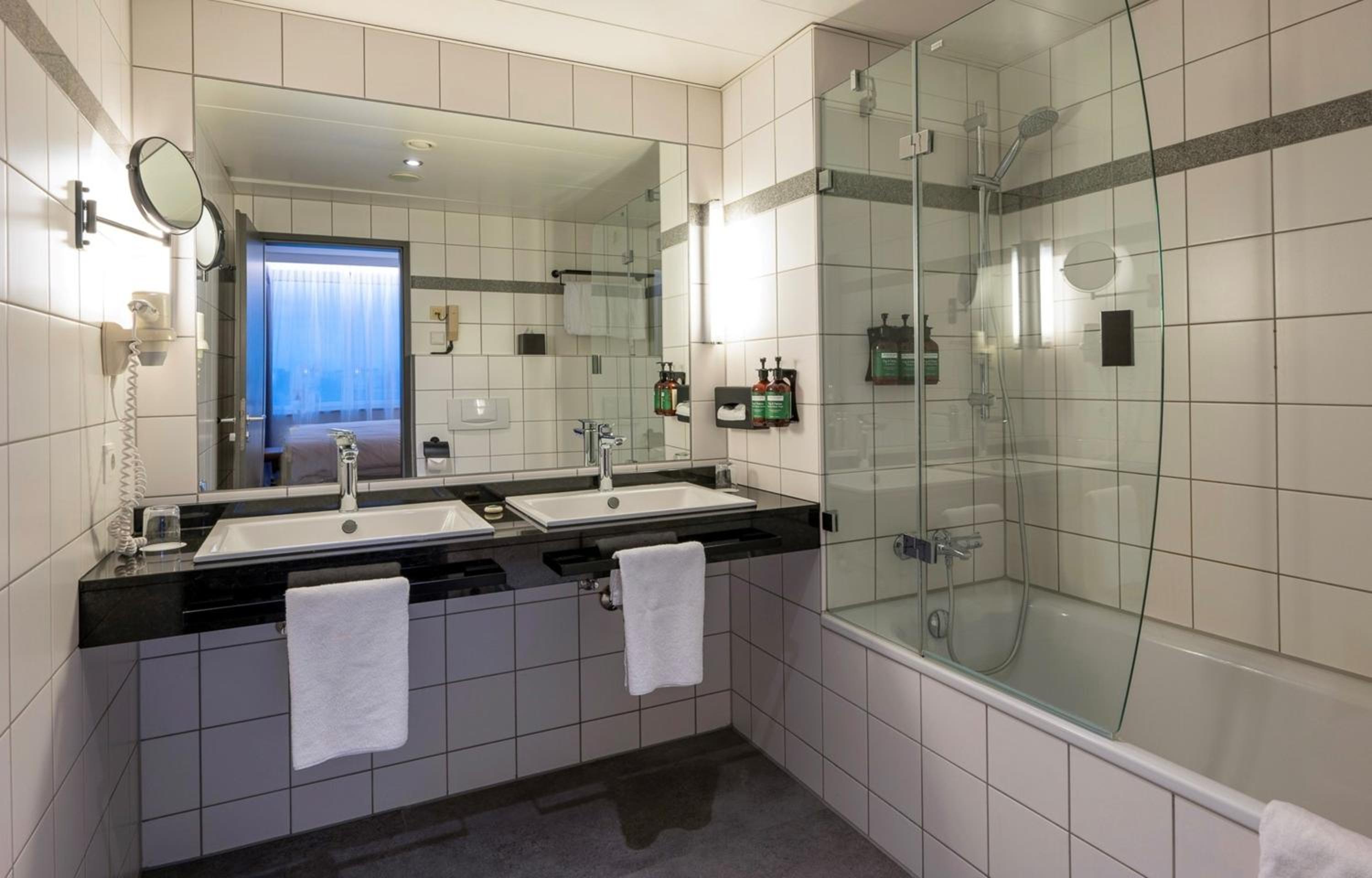 voco dusseldorf seestern by ihg
