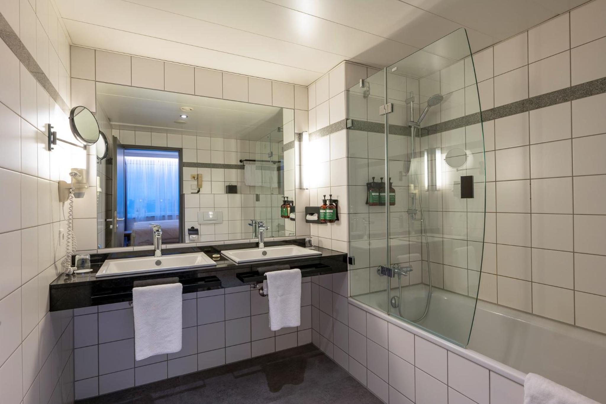 voco dusseldorf seestern by ihg