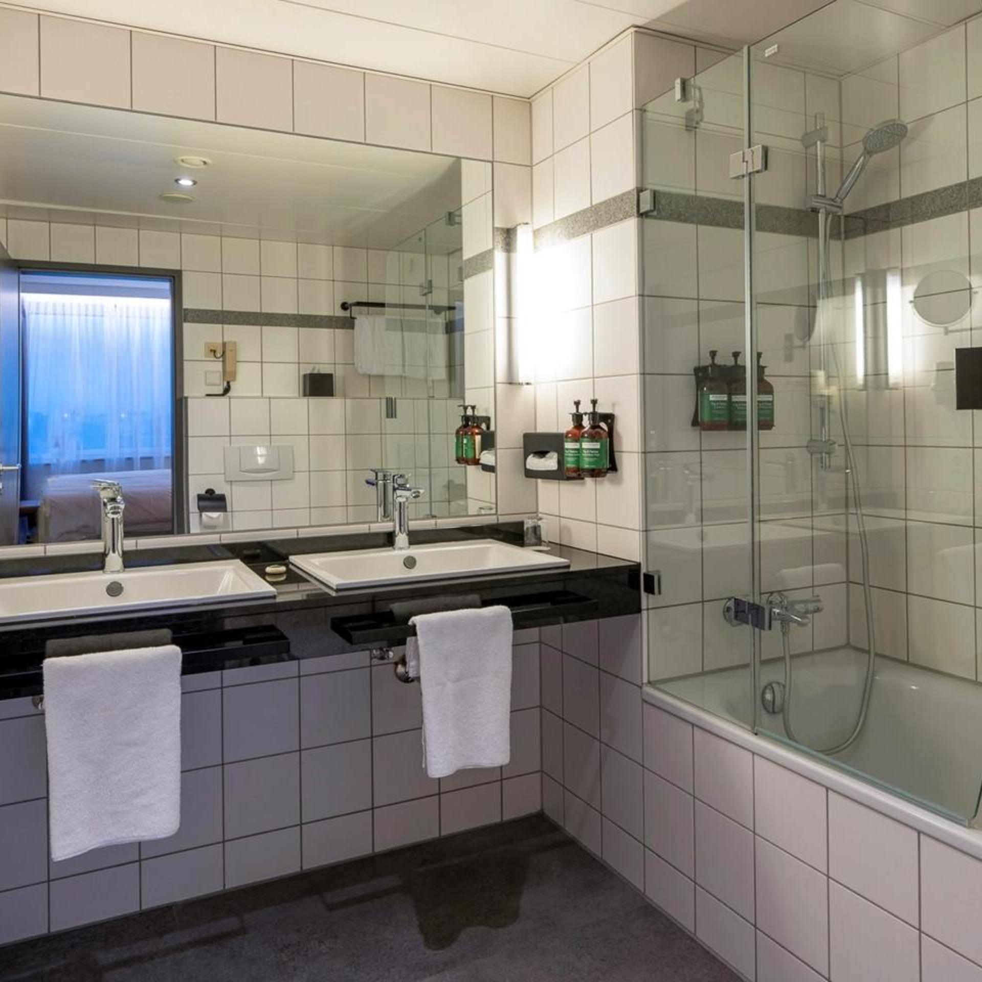 voco dusseldorf seestern by ihg