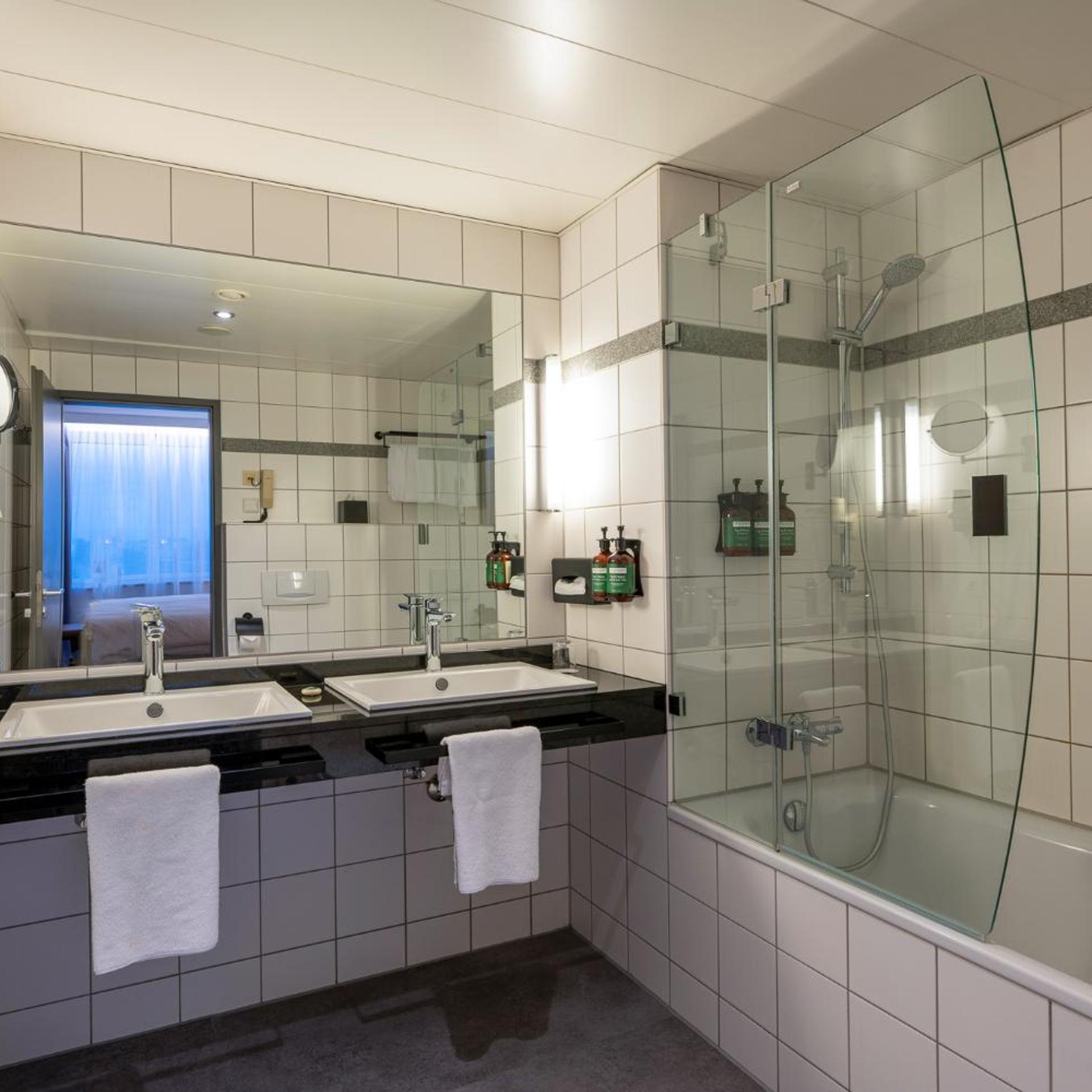 voco dusseldorf seestern by ihg