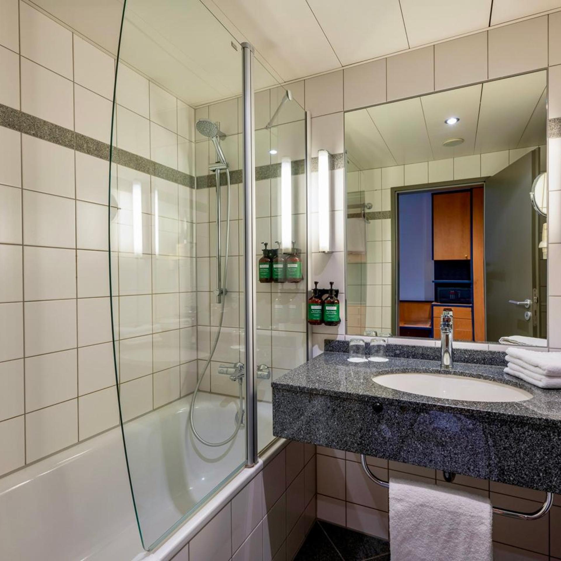 voco dusseldorf seestern by ihg