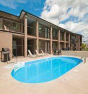 Travelodge By Wyndham Kamloops Mountview,British Columbia>>Kamloops,2 star