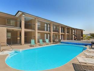 Travelodge By Wyndham Kamloops Mountview,British Columbia>>Kamloops,2 star