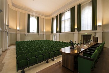 Centro Paolo Vi,In Brescia (Brescia Antica),3 star