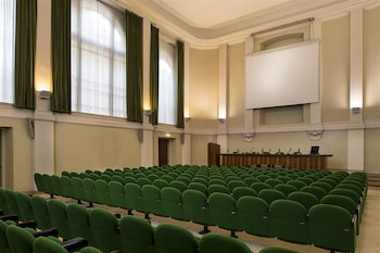 Centro Paolo Vi,In Brescia (Brescia Antica),3 star