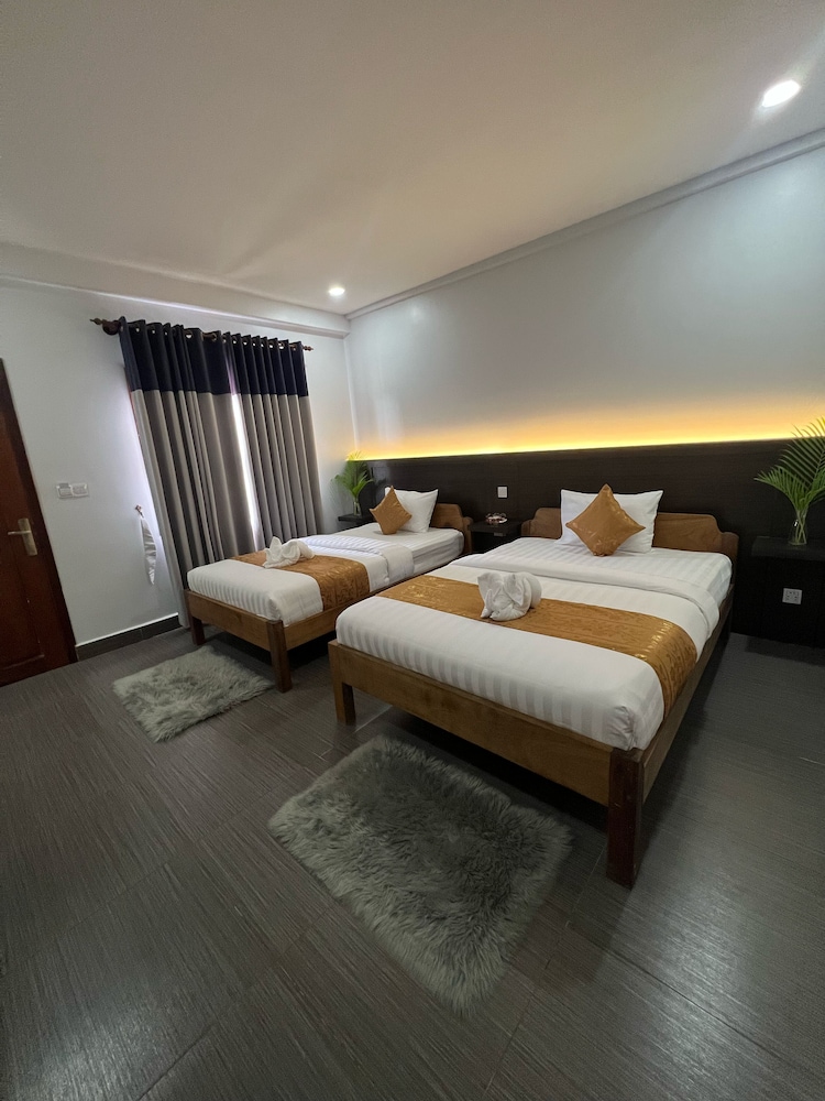 the moon kampot boutique