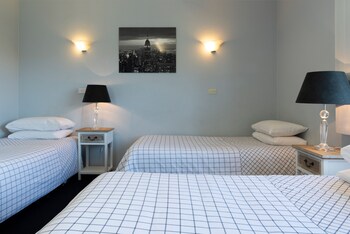 blue mountains highway motel