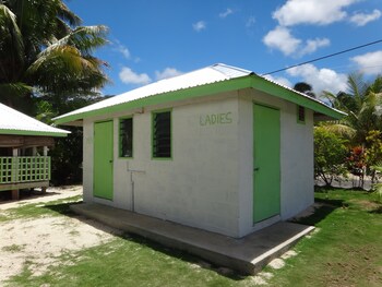 tailua beach fale