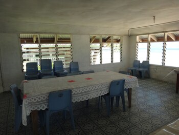 tailua beach fale