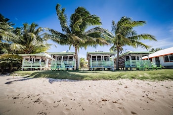 tailua beach fale