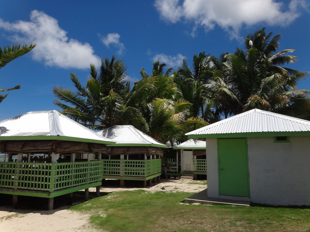 tailua beach fale