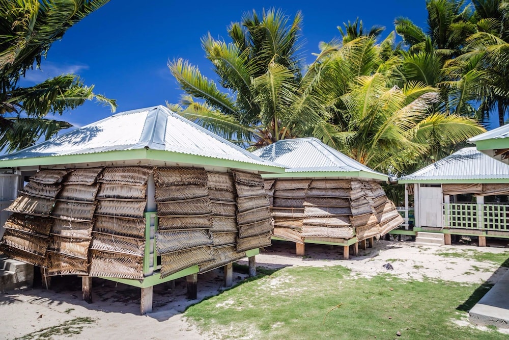 tailua beach fale