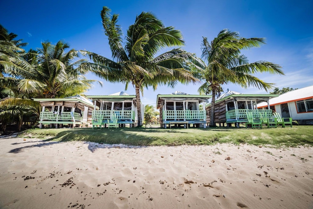 tailua beach fale