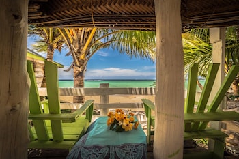 tailua beach fale
