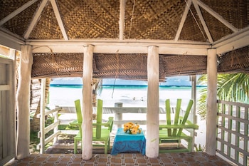 tailua beach fale