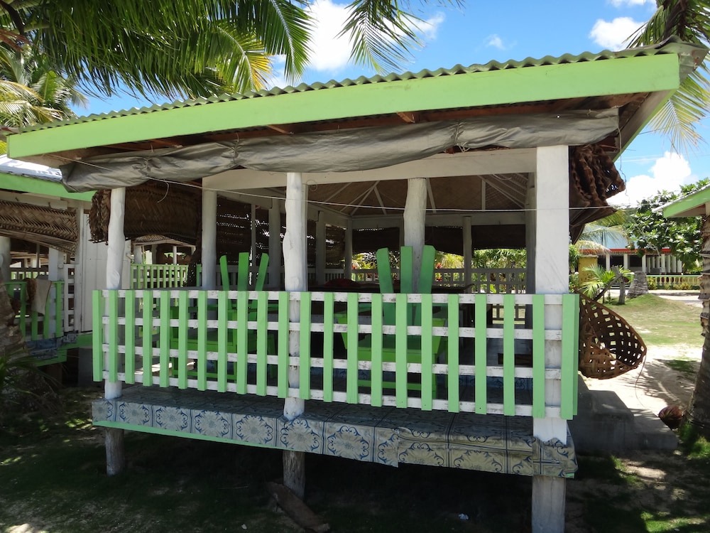 tailua beach fale