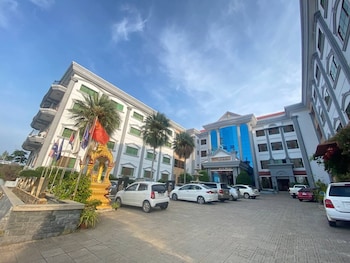 rock royal hotel and resort