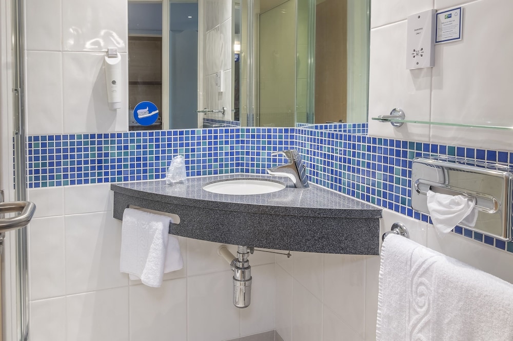 holiday inn express kettering by ihg