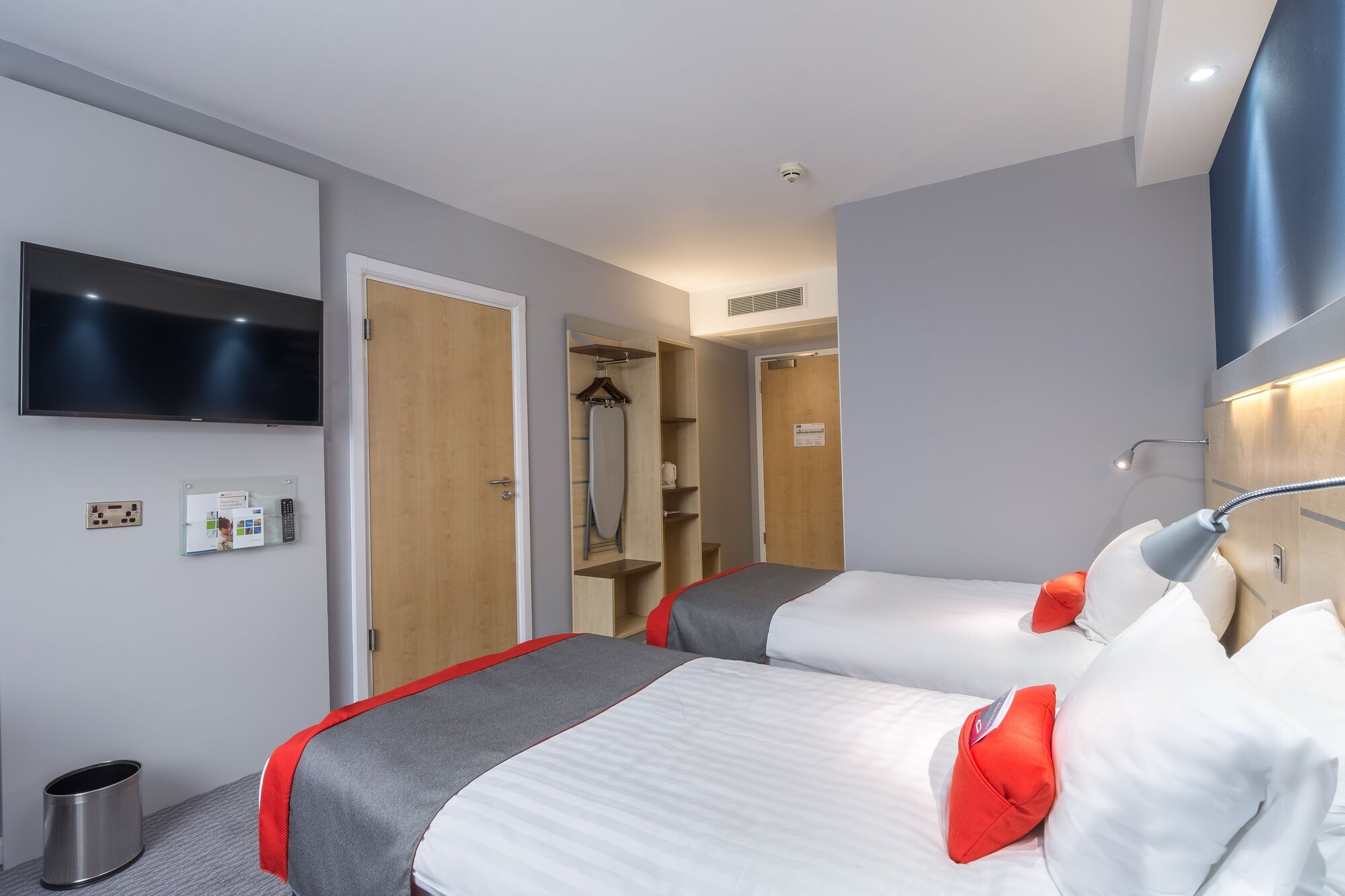 holiday inn express kettering by ihg