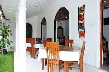Seyara Holiday Resort,Polonnaruwa>>Hingurakgoda,3 star