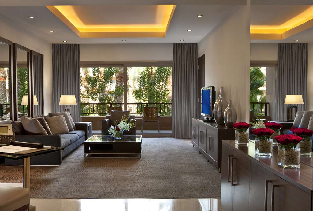 dusit thani lakeview cairo